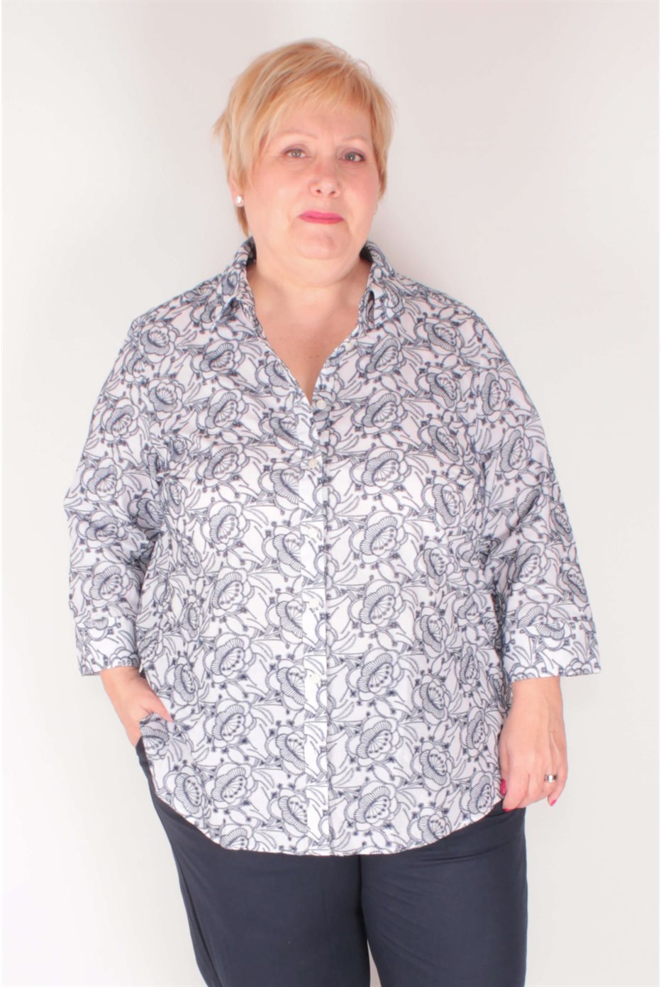 Chemise Zoey à manches 3 / 4 à oeillets bleu marine / blanche Zoey